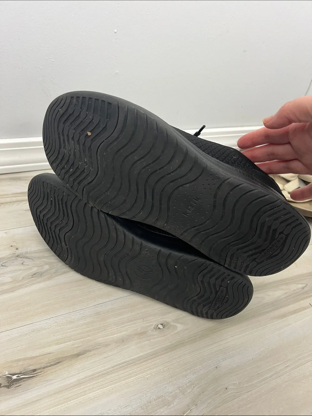 Kizik Lima Hands free Lightweight Knit Sneaker Unisex
